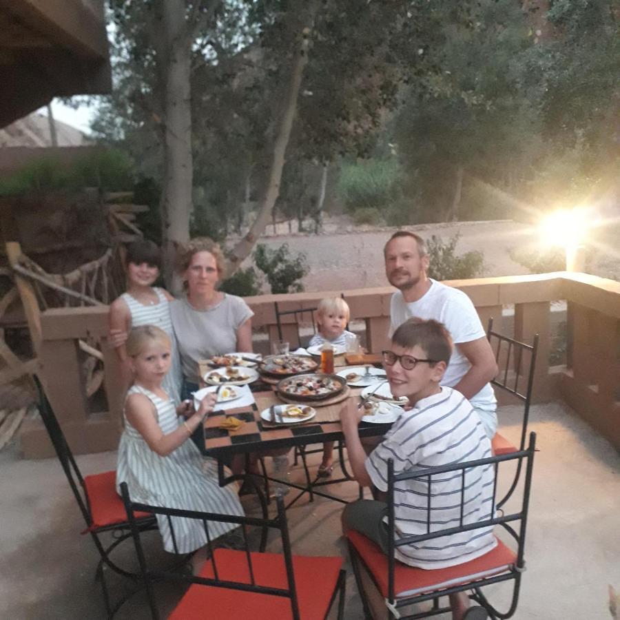 Akhendachou n'Ait Ouffi Riad Pizzeria Marhaba מראה חיצוני תמונה