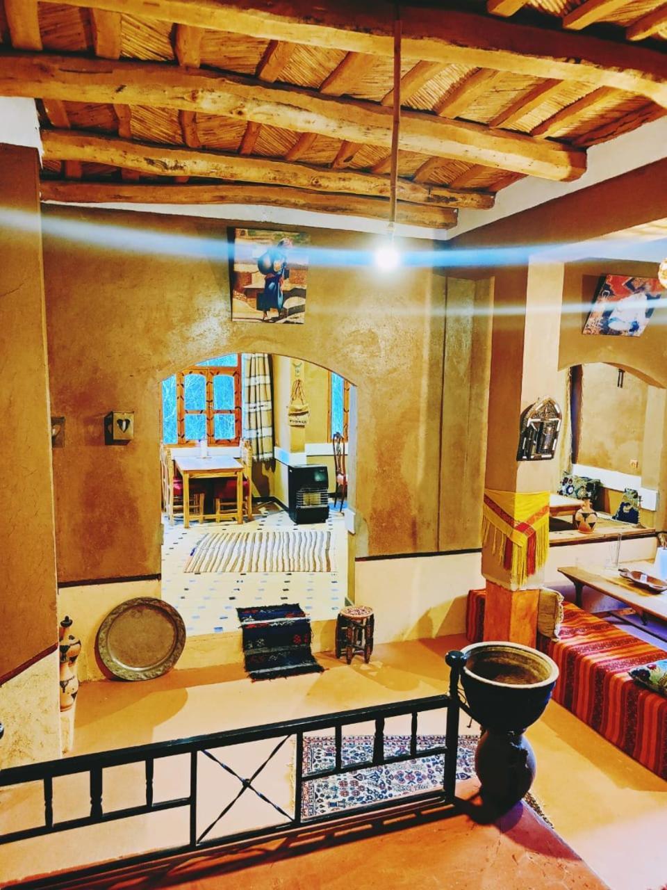 Akhendachou n'Ait Ouffi Riad Pizzeria Marhaba מראה חיצוני תמונה